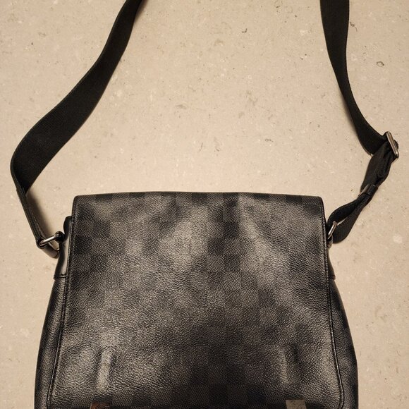 Louis Vuitton Crossbody District PM Graphite Color - Picture 3 of 3